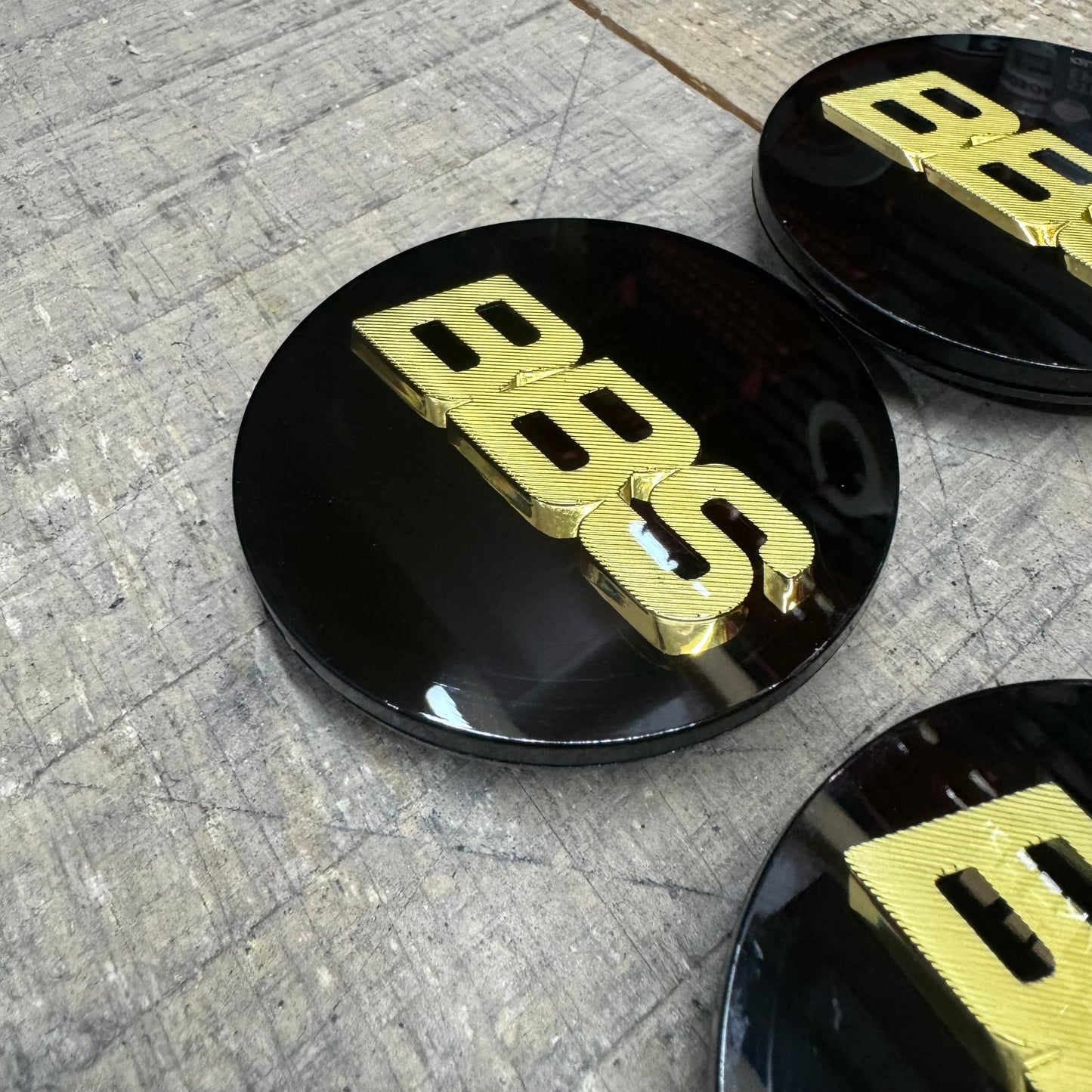 BBS RS LM rz center caps logos 3d 70mm black gold 09.24.030 set of 4