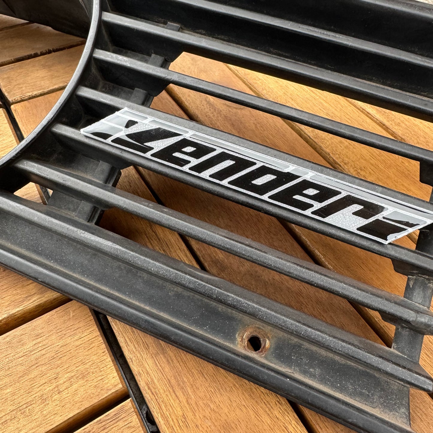BMW e30 - zender grill badge