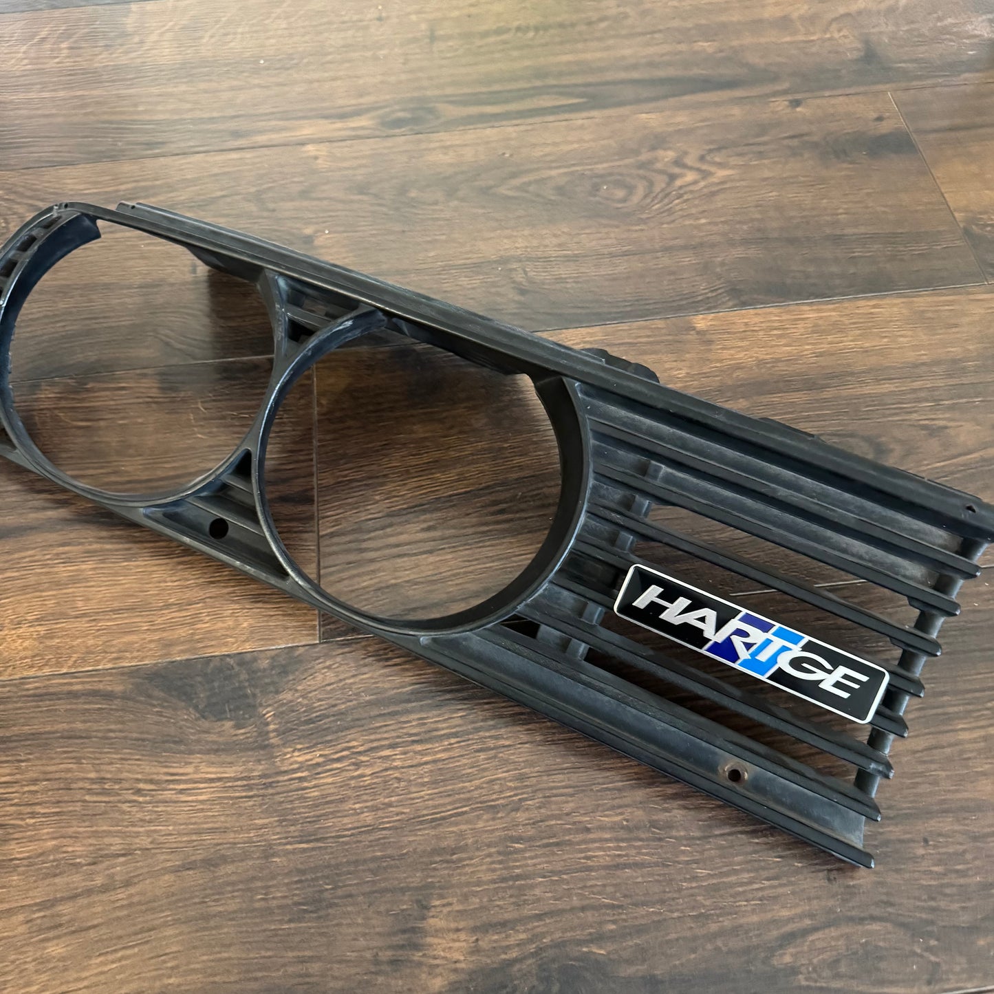 BMW e30 - hartge grill badge