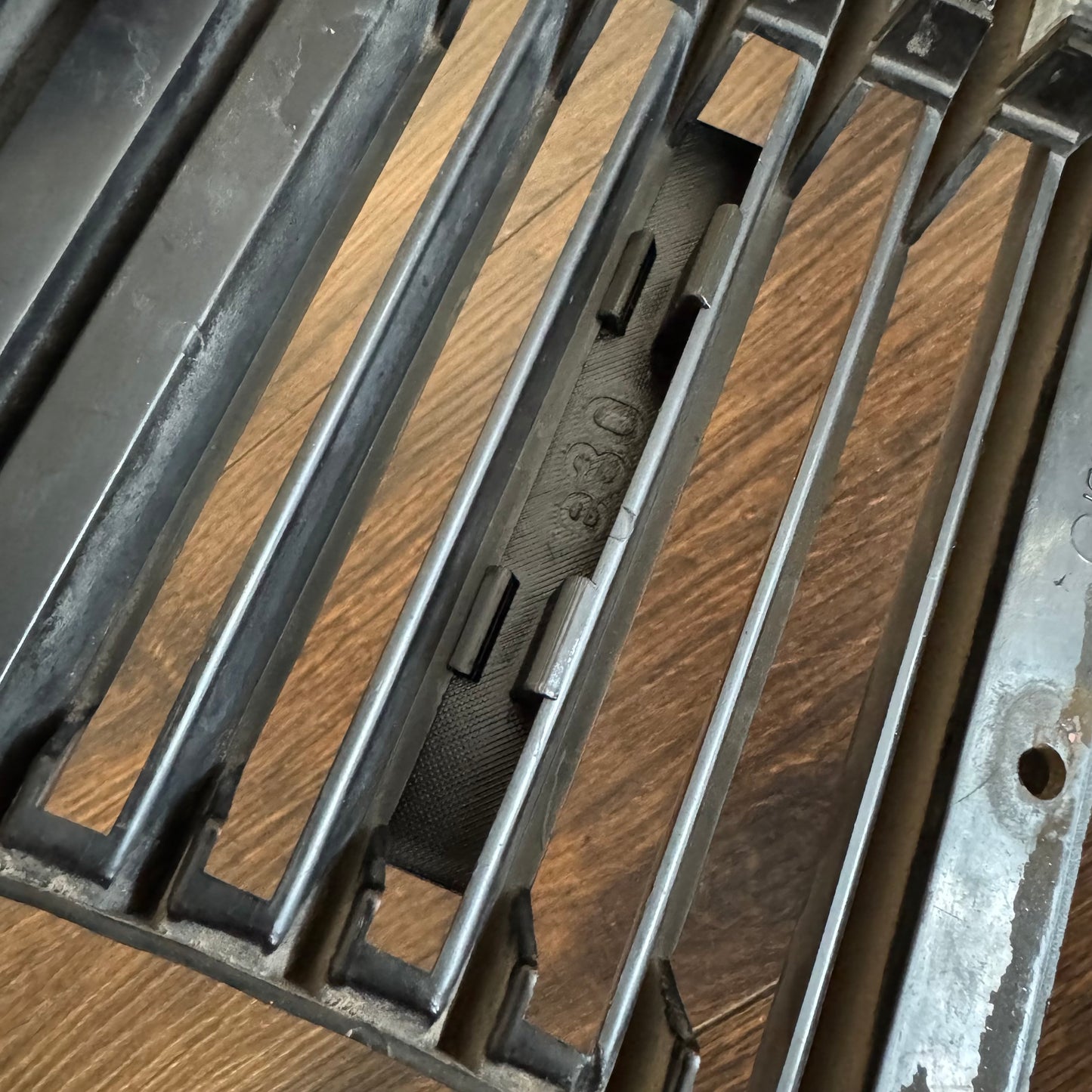 BMW e30 - hartge grill badge