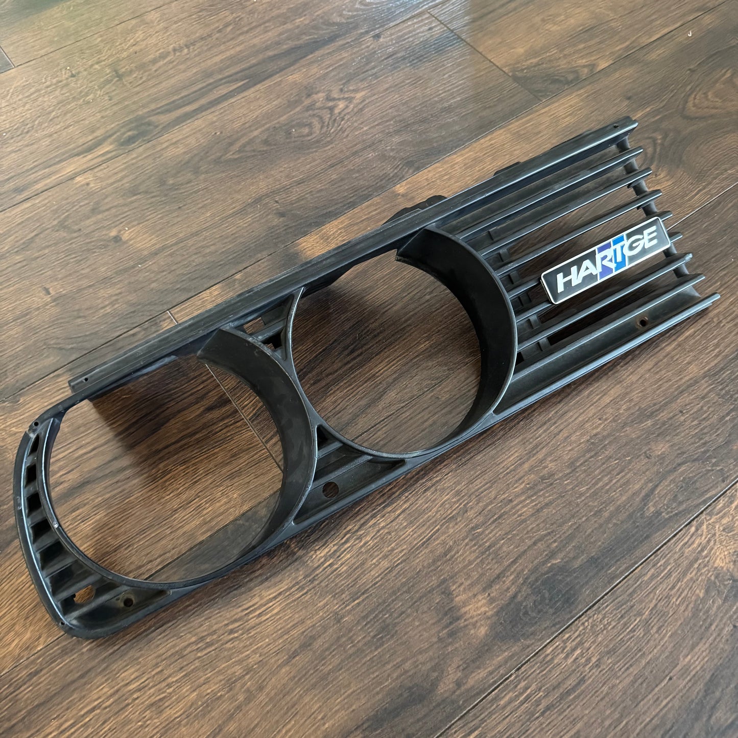 BMW e30 - hartge grill badge