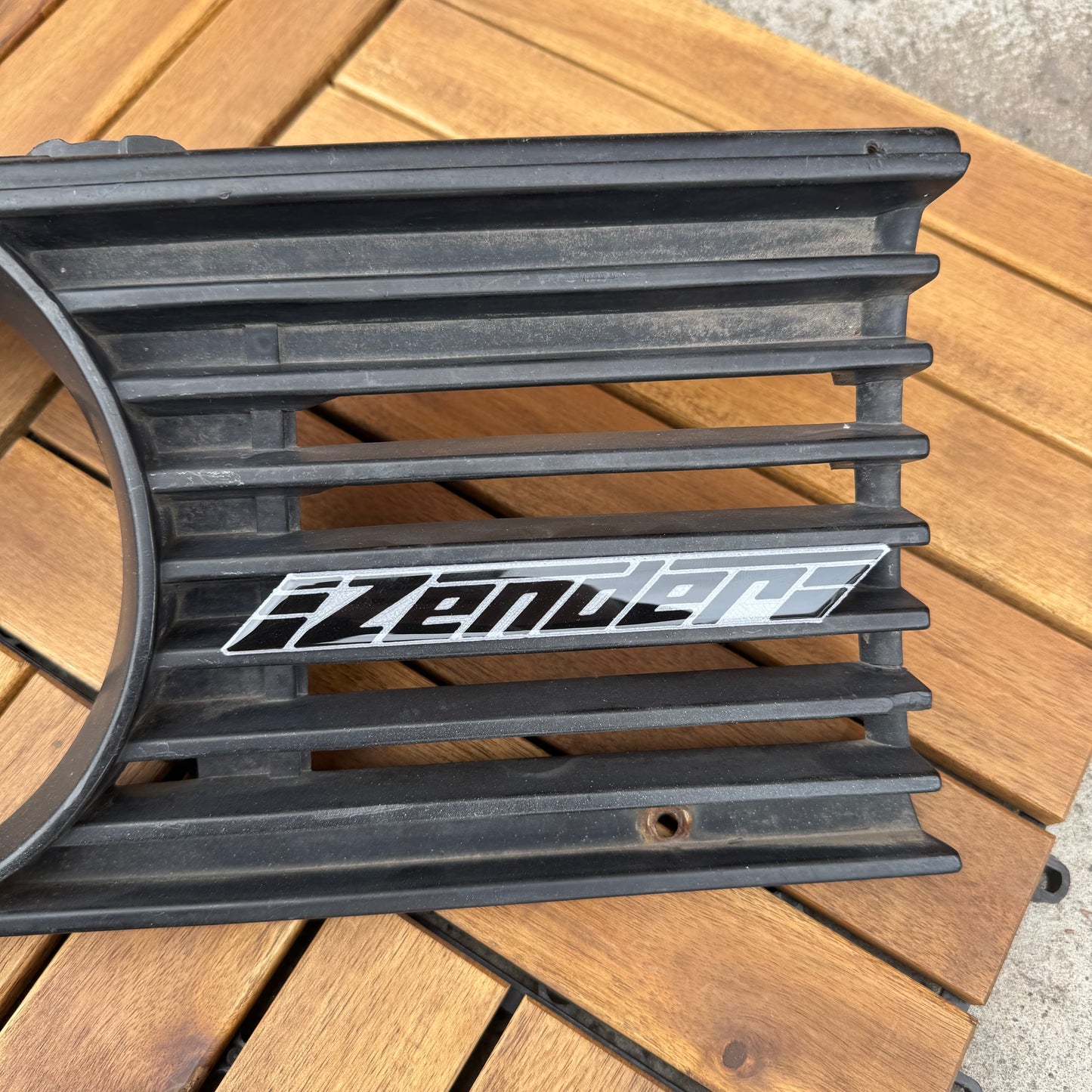 BMW e30 - zender grill badge