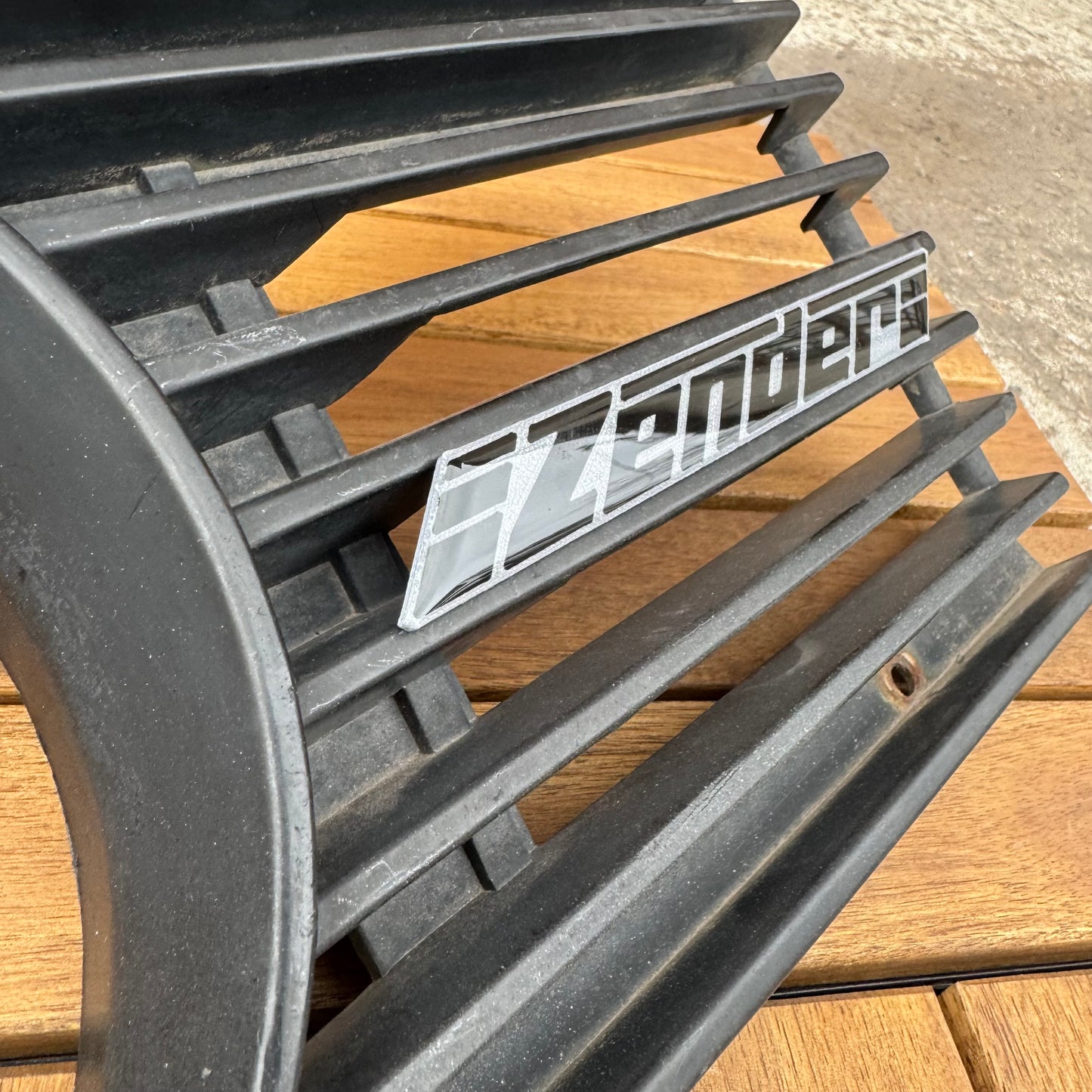 BMW e30 - zender grill badge