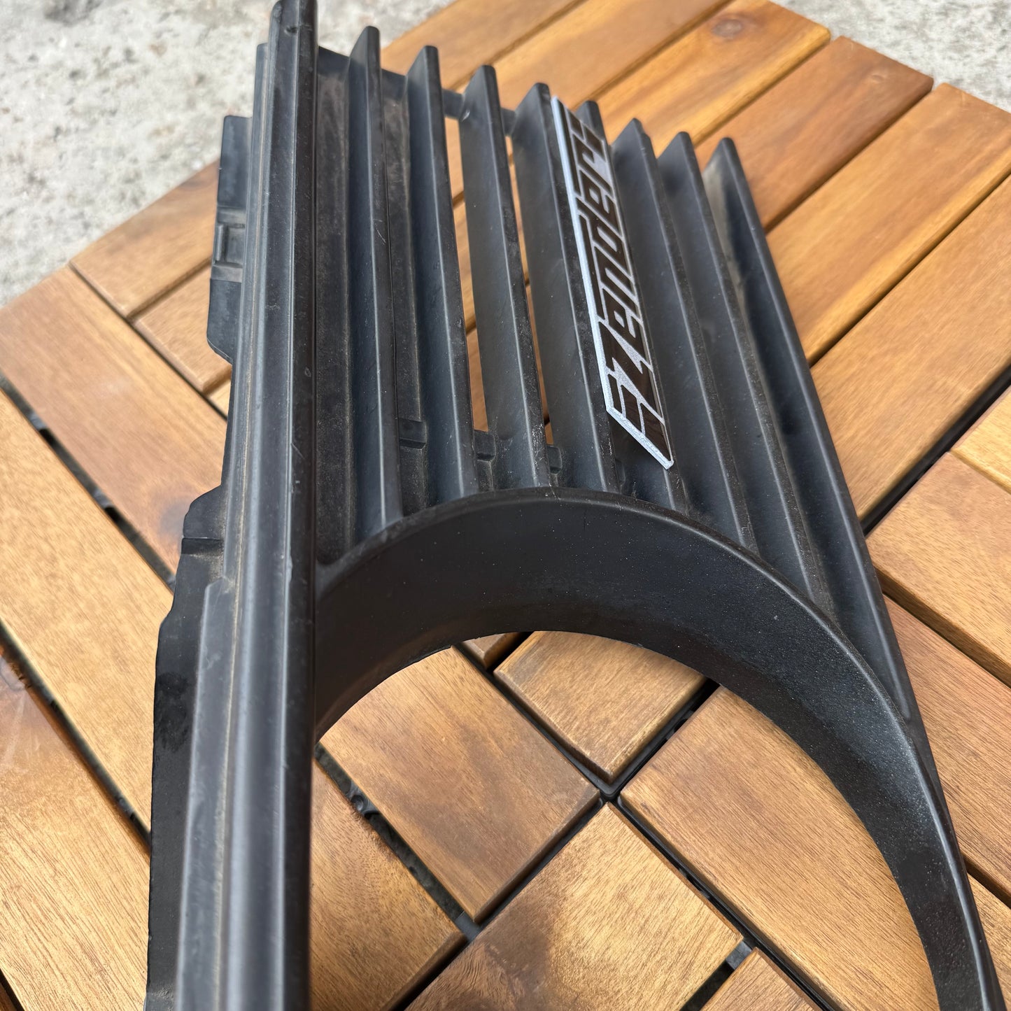 BMW e30 - zender grill badge